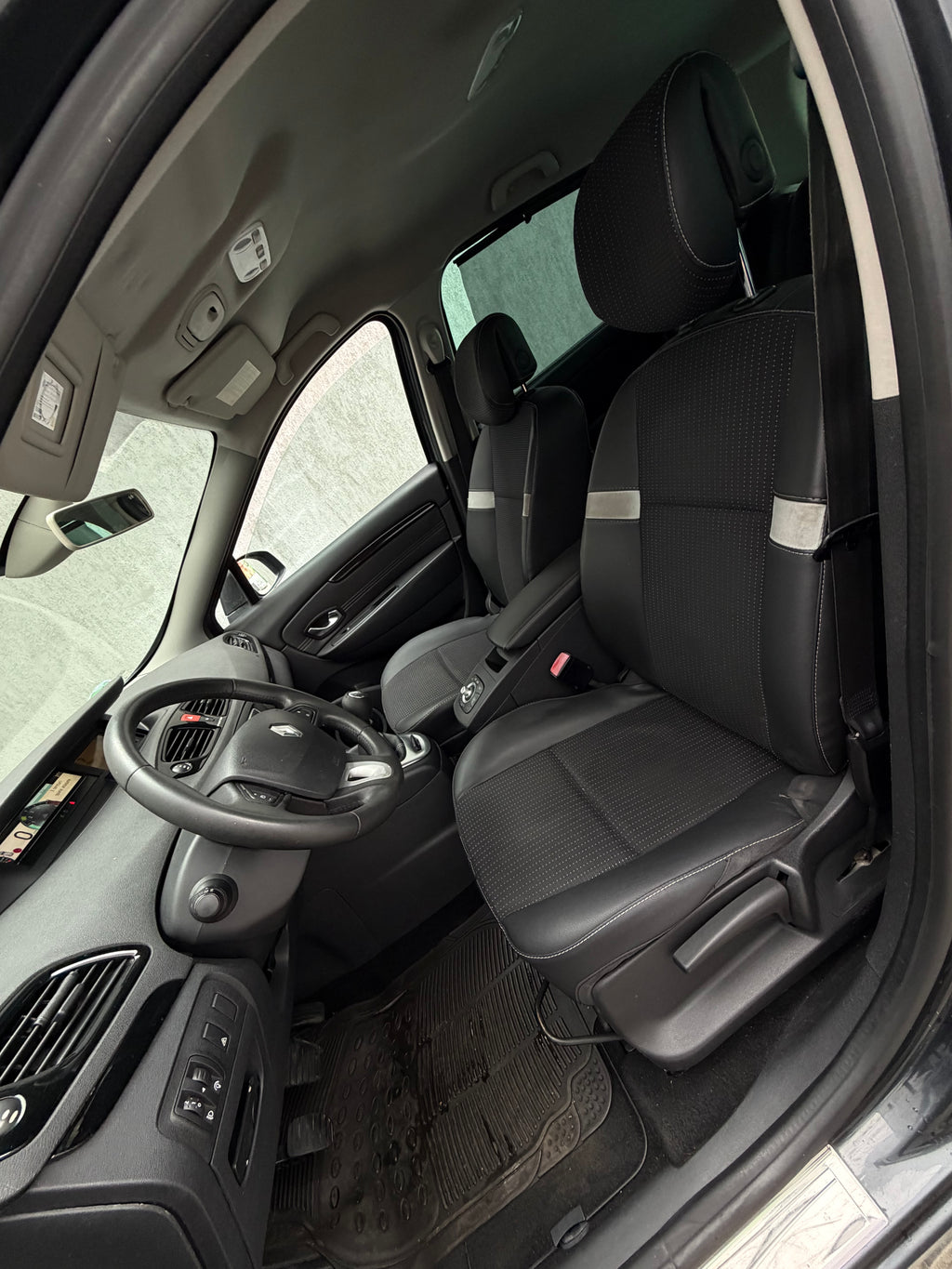 Renault Scenic 1.9 DCI 130 CP